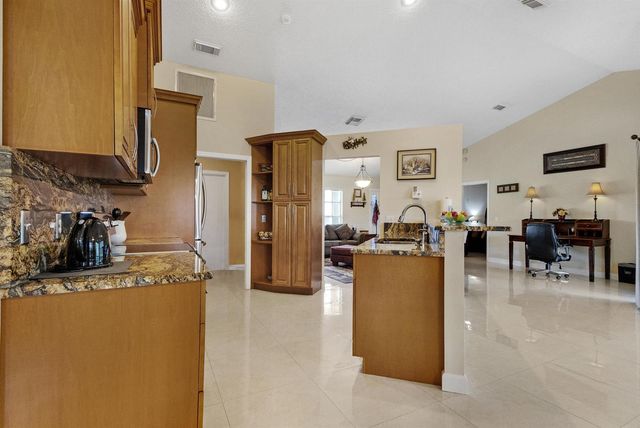 574 SW Fairview Avenue, Port Saint Lucie, FL 34983