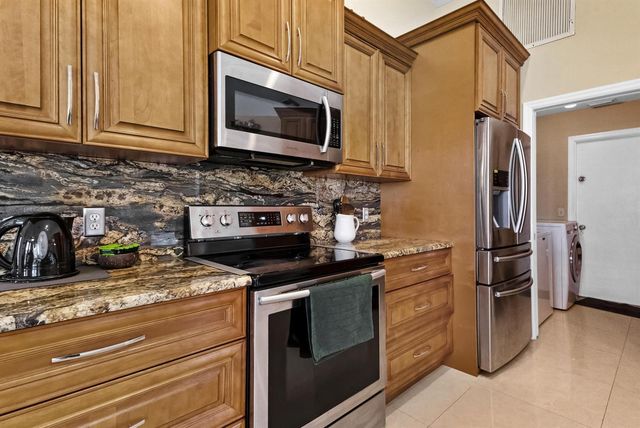 574 SW Fairview Avenue, Port Saint Lucie, FL 34983