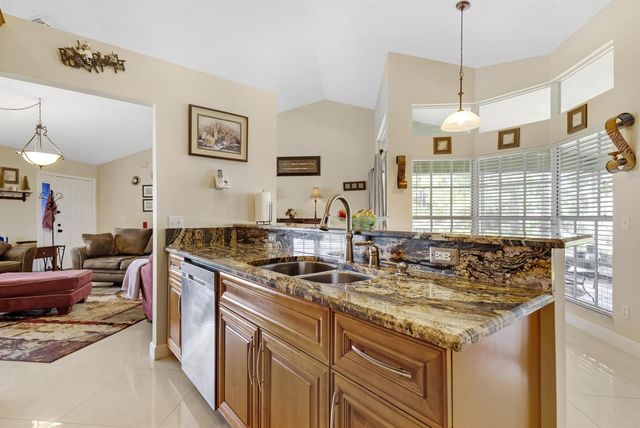 574 SW Fairview Avenue, Port Saint Lucie, FL 34983