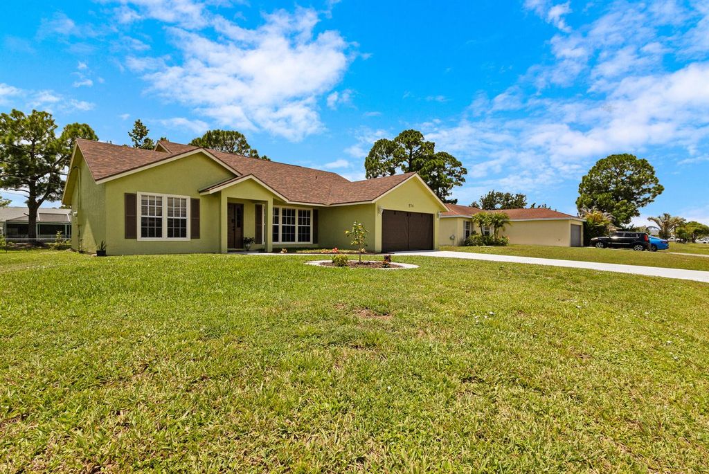 574 SW Fairview Avenue, Port Saint Lucie, FL 34983