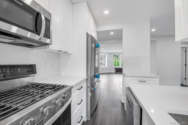 78-06 Main Street 2L, Flushing, NY 11367