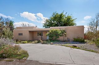 712 Green Valley Road NW, Los Ranchos, NM 87107