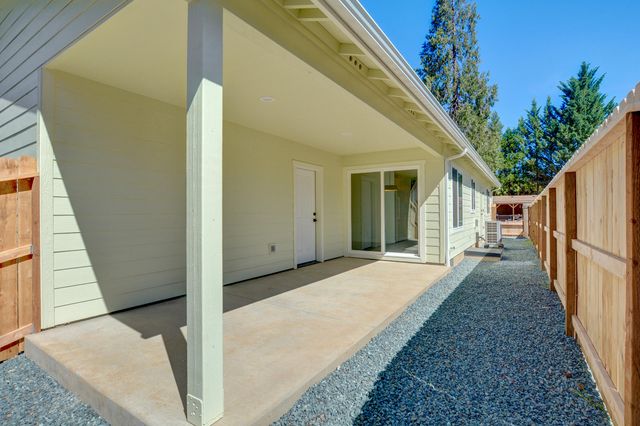 1637 Carnahan Drive, Grants Pass, OR 97527