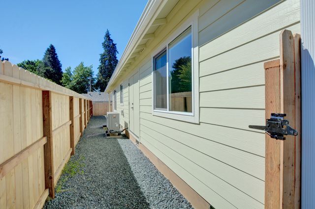 1637 Carnahan Drive, Grants Pass, OR 97527
