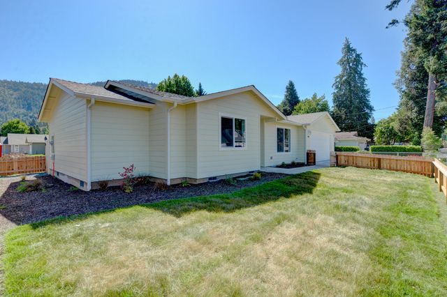 1637 Carnahan Drive, Grants Pass, OR 97527