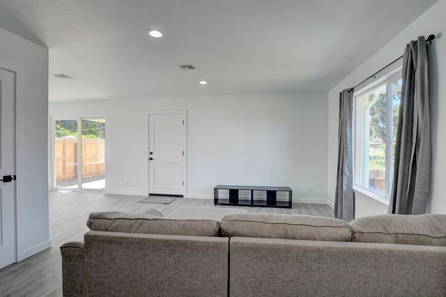 1637 Carnahan Drive, Grants Pass, OR 97527