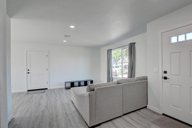 1637 Carnahan Drive, Grants Pass, OR 97527