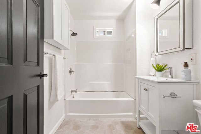 5623 Homeside Avenue, Los Angeles, CA 90016