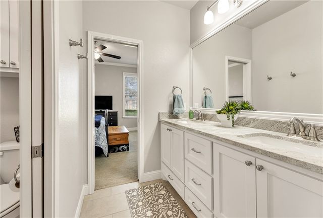 4905 Fallen Oak Cove, College Station, TX 77845