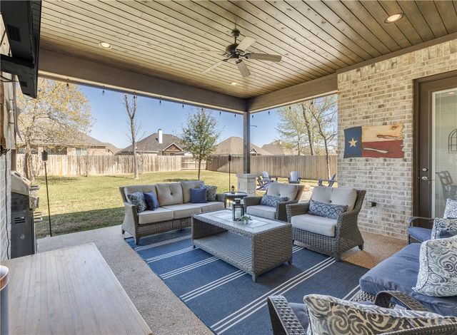 4905 Fallen Oak Cove, College Station, TX 77845