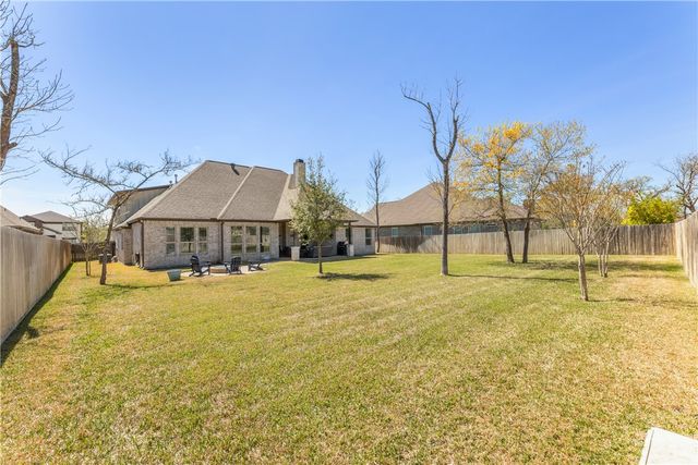 4905 Fallen Oak Cove, College Station, TX 77845