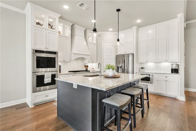 4905 Fallen Oak Cove, College Station, TX 77845
