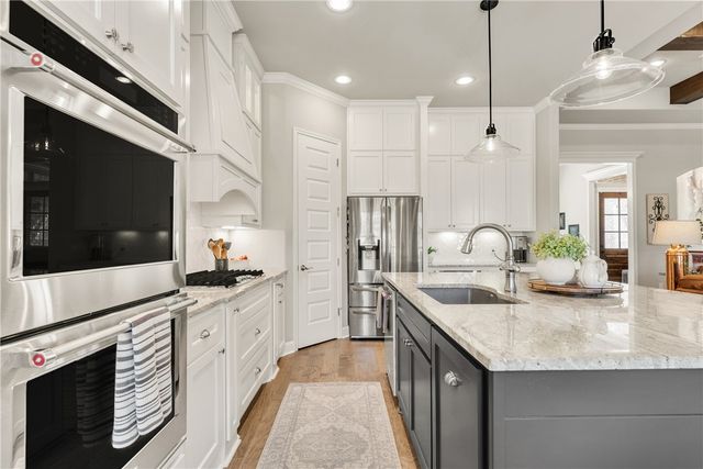 4905 Fallen Oak Cove, College Station, TX 77845