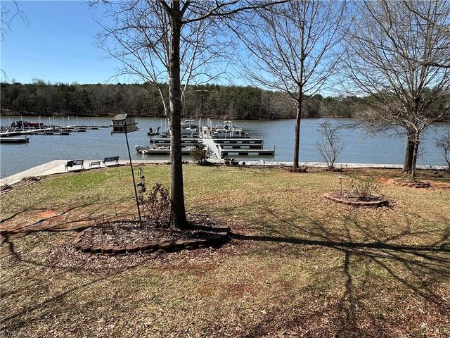101 Dogwood Circle, New London, NC 28127