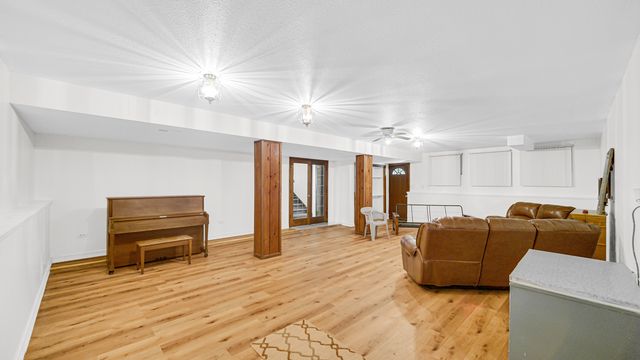 3317 E Buried Oak Drive, Crete, IL 60417