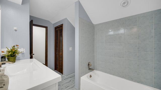 3317 E Buried Oak Drive, Crete, IL 60417