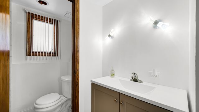 3317 E Buried Oak Drive, Crete, IL 60417