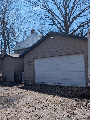 403 S Adams Street, Nevada, MO 64772