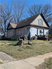 403 S Adams Street, Nevada, MO 64772