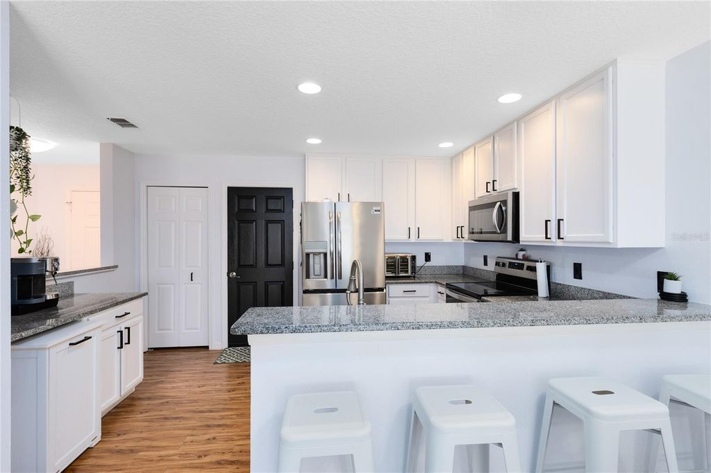 Image 10 of property listing at 3009 ASHFORD PARK PLACE, Oviedo, FL 32765