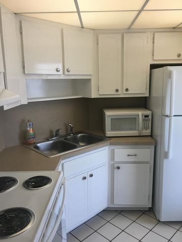1021 Crystal Lake Drive 106, Deerfield Beach, FL 33064