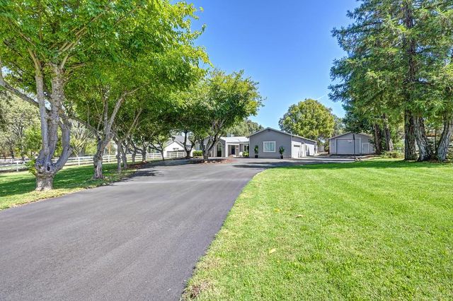 3875 Oak Tree Ln, Loomis, CA 95650