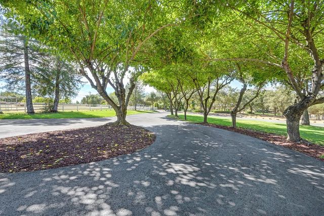 3875 Oak Tree Ln, Loomis, CA 95650