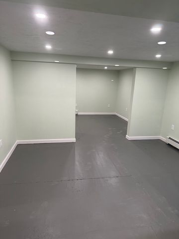 7 Central Ave, Plymouth, MA 02360