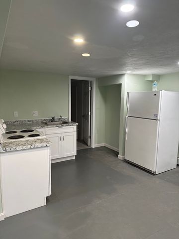 7 Central Ave, Plymouth, MA 02360
