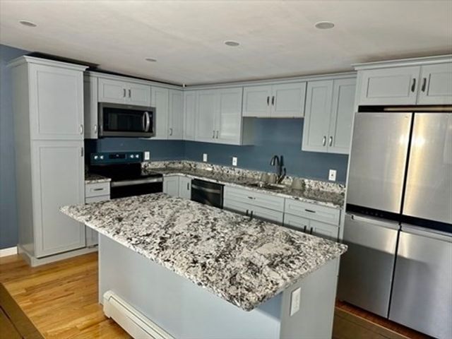 7 Central Ave, Plymouth, MA 02360