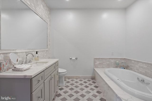 11409 HIGHLAND FARM CT, Potomac, MD 20854