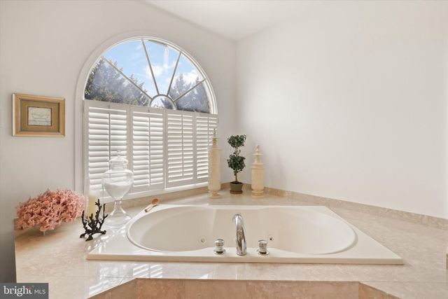 11409 HIGHLAND FARM CT, Potomac, MD 20854