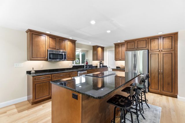 13 Bates Ln 13, Westford, MA 01886