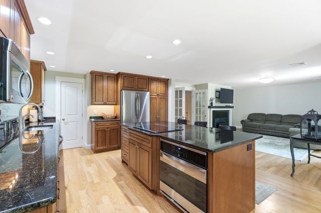 13 Bates Ln 13, Westford, MA 01886