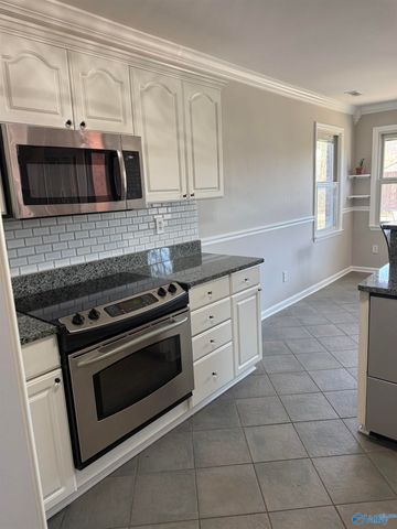 2605 Quarter Lane, Hampton Cove, AL 35763