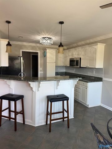 2605 Quarter Lane, Hampton Cove, AL 35763