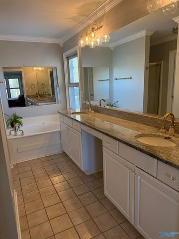 2605 Quarter Lane, Hampton Cove, AL 35763