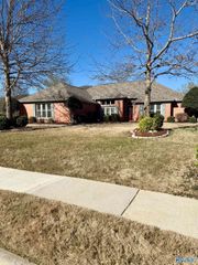 2605 Quarter Lane, Hampton Cove, AL 35763