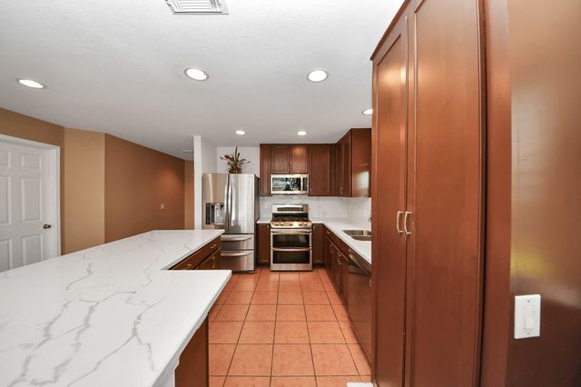 9414 Bauer Oaks Drive, Houston, TX 77095