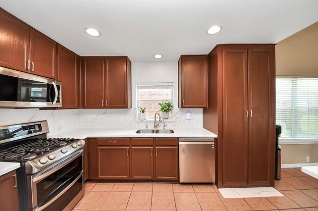 9414 Bauer Oaks Drive, Houston, TX 77095