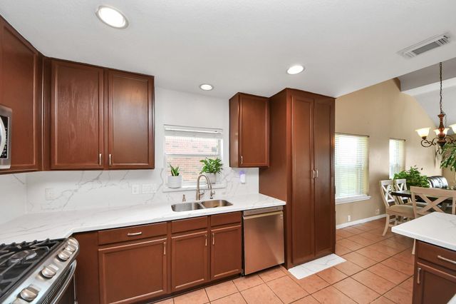 9414 Bauer Oaks Drive, Houston, TX 77095