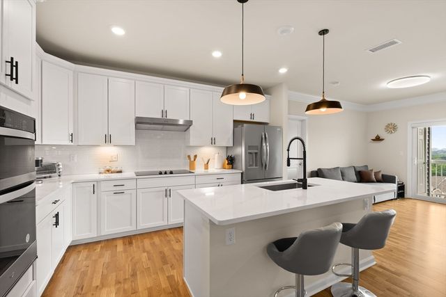 4 Stratton Drive 408, Woburn, MA 01801