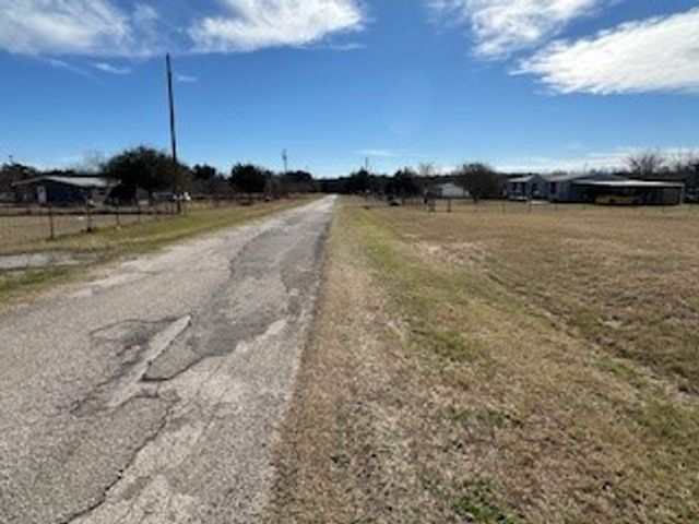 135 County Road 3144, Corsicana, TX 75109