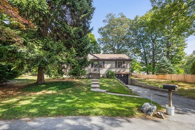 17 Louise Ave, Wakefield, MA 01880