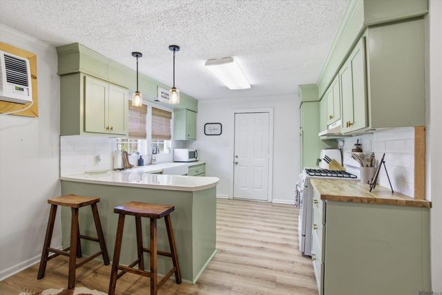 32835 Walker North Rd, Walker, LA 70785