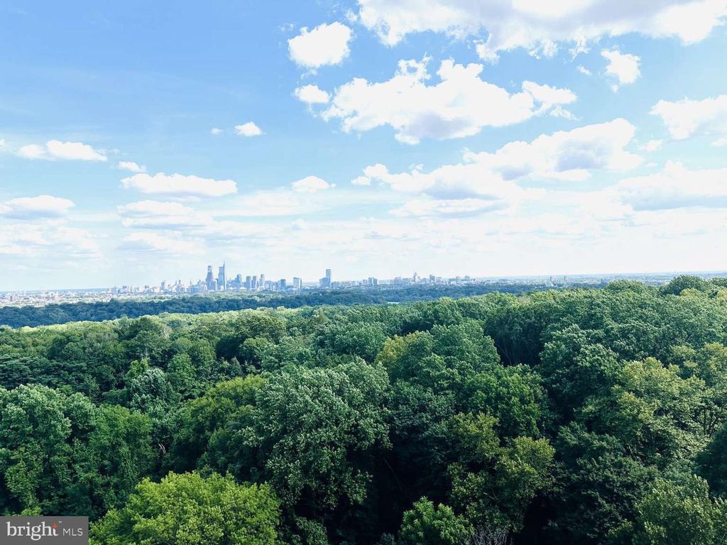 Image 3 of property listing at 3900 FORD RD #18K, Philadelphia, PA 19131