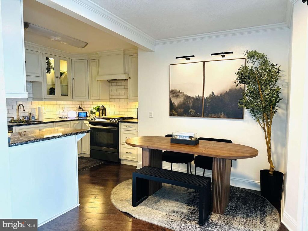 Image 8 of property listing at 3900 FORD RD #18K, Philadelphia, PA 19131
