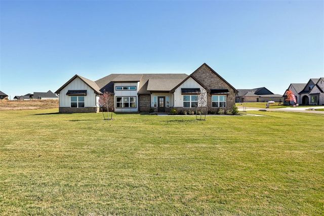 2780 Two Socks Run, Guthrie, OK 73044