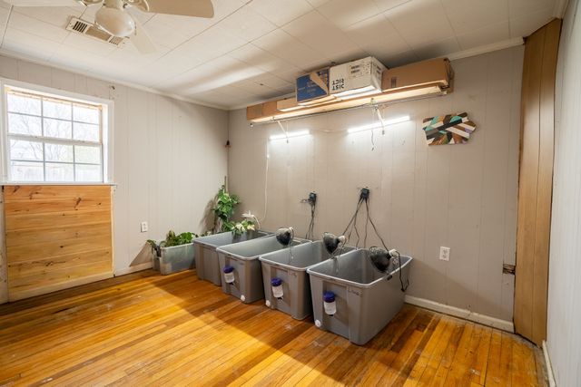 734 N Military St, Loretto, TN 38469