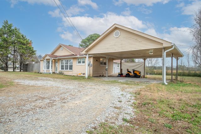 734 N Military St, Loretto, TN 38469